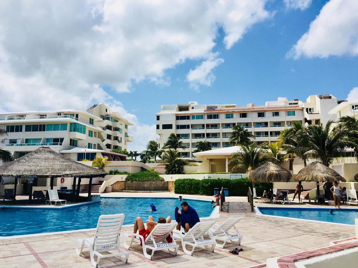 Brisas SeaLight Apartment Cancún Exterior foto